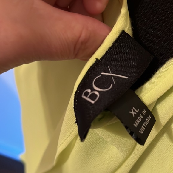 Gorgeous neon yellow flowy top, XL, with detached gold necklace, BCX brand - Picture 4 of 4